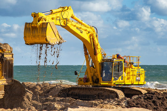 HEAVY LIFTING AT PYRAMIDS BEACH!